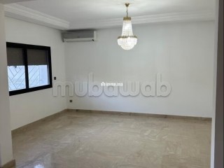 Superbe villa à louer à Riyad. 4 chambres. Cheminée et climatisation - Villa à louer - Rabat