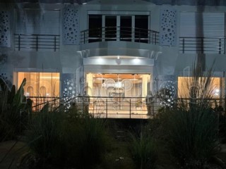 Location saisonnière villa de luxe à Souissi. 6 pièces. Double vitrage et chauffage central - Villa à vendre - Rabat