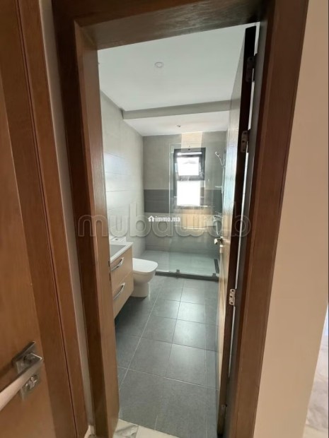 Très bel appartement en location à Branes 1.2 chambres agréables. Ascenseur et terrasse - Location Immobilier - Tanger - photo 4