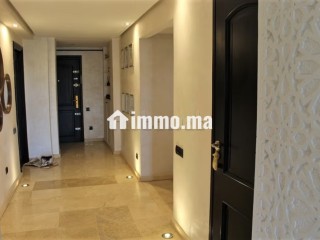Grand appartement de trois chambres avec terrasse - Appartement à louer - Marrakech