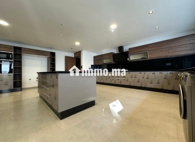 villa-de-luxe-a-vendre-a-souissi-big-2