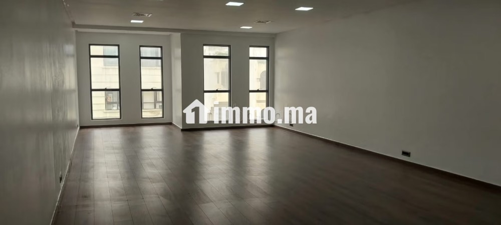 Beaux bureaux à louer à Les Hôpitaux. Surface totale 75 m². Porte sécurisée et chauffage central - Location Immobilier - Casablanca - photo 2