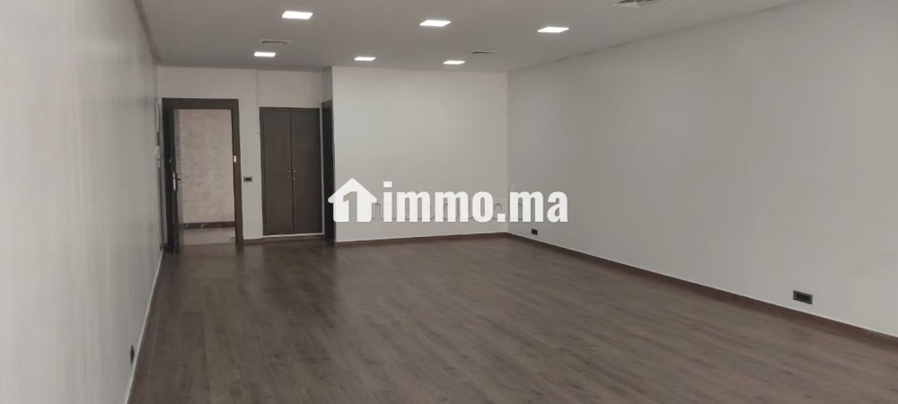 Beaux bureaux à louer à Les Hôpitaux. Surface totale 75 m². Porte sécurisée et chauffage central - Location Immobilier - Casablanca - photo 4