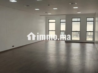 beaux-bureaux-a-louer-a-les-hopitaux-surface-totale-75-m2-porte-securisee-et-chauffage-central