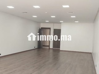 Beaux bureaux à louer à Les Hôpitaux. Surface totale 75 m². Porte sécurisée et chauffage central - Bureau à louer - Casablanca