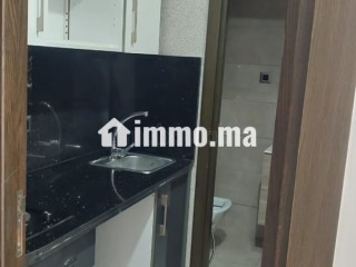 Beaux bureaux à louer à Les Hôpitaux. Surface totale 75 m². Porte sécurisée et chauffage central - Bureau à louer - Casablanca