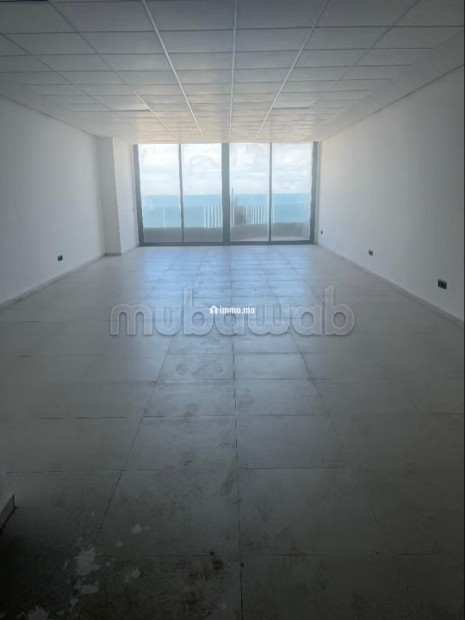 Bureaux à louer à Ain Diab. Superficie 120 m². Avec ascenseur et terrasse - Location Immobilier - Casablanca - photo 4