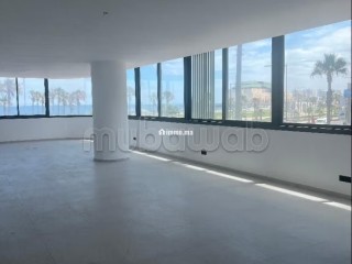 Bureaux à louer à Ain Diab. Superficie 120 m². Avec ascenseur et terrasse - Bureau à louer - Casablanca