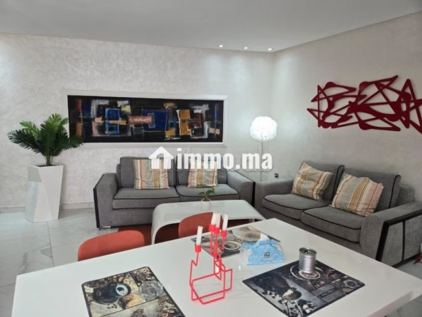 location-studio-meublee-lumineux-a-maarif-big-0