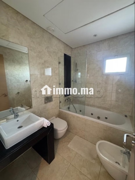 Location d'un superbe appartement, meublé - Location Immobilier - Bouskoura - photo 3