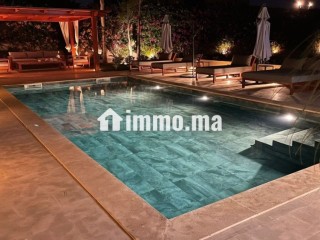 vente-tres-belle-avec-piscine-et-grand-jardin