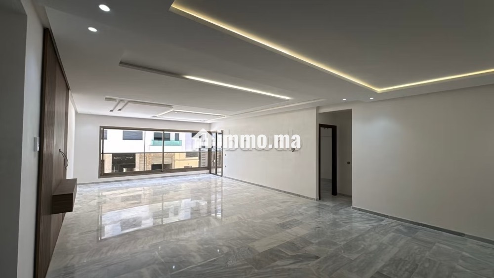 Vend appartement à Fes City Center. 3 grandes pièces. Ascenseur et terrasse - Vente Immobilier - Fes - photo 3