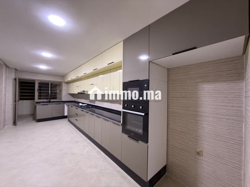 Vend appartement à Fes City Center. 3 grandes pièces. Ascenseur et terrasse - Vente Immobilier - Fes - photo 8