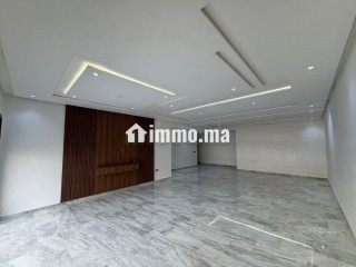 Vend appartement à Fes City Center. 3 grandes pièces. Ascenseur et terrasse - Appartement à vendre - Fes