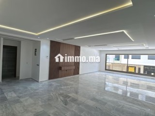 Vend appartement à Fes City Center. 3 grandes pièces. Ascenseur et terrasse - Appartement à vendre - Fes