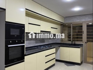 Vend appartement à Fes City Center. 3 grandes pièces. Ascenseur et terrasse - Appartement à vendre - Fes