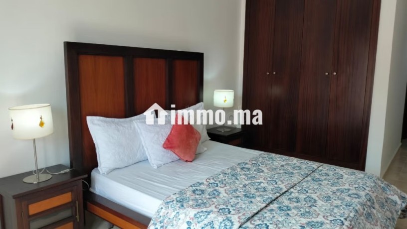 location-dun-appartement-a-saidia-surface-de-85-m2-salon-contemporain-big-0
