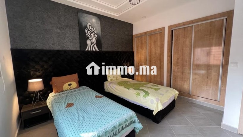 location-dun-appartement-a-saidia-surface-de-85-m2-salon-contemporain-big-1