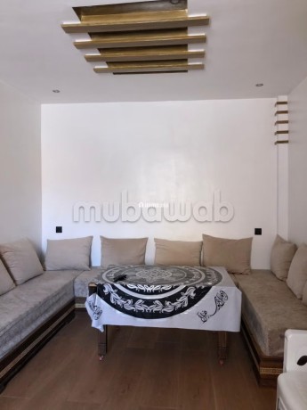 location-dun-appartement-a-saidia-surface-de-85-m2-salon-contemporain-big-3