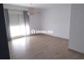 Appart studio vide quartier les princesses - miniature 1