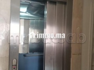 Appartements à louer à Agdal. Surface de 70 m². Prestation de conciergerie, air conditionné - Appartement à vendre - Rabat