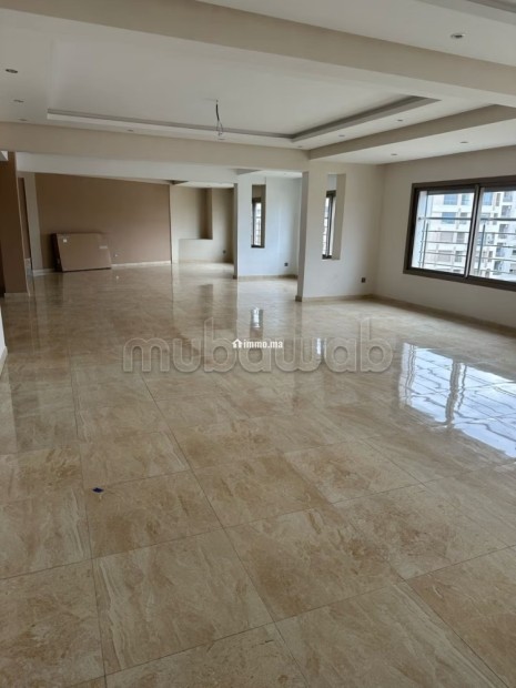Appartement à louer à Bourgogne Ouest. 6 grandes pièces. Double vitrage et chauffage central - Location Immobilier - Casablanca - photo 2