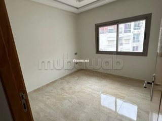 Appartement à louer à Bourgogne Ouest. 6 grandes pièces. Double vitrage et chauffage central - Appartement à louer - Casablanca