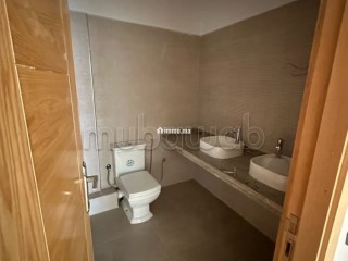 Appartement à louer à Bourgogne Ouest. 6 grandes pièces. Double vitrage et chauffage central - Appartement à louer - Casablanca