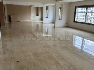 Appartement à louer à Bourgogne Ouest. 6 grandes pièces. Double vitrage et chauffage central - Appartement à louer - Casablanca