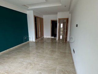 Appartement à louer à Bourgogne Ouest. 6 grandes pièces. Double vitrage et chauffage central - Appartement à louer - Casablanca