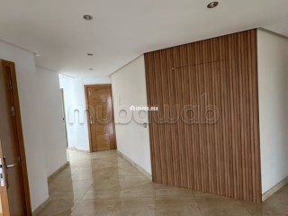 Appartement à louer à Bourgogne Ouest. 6 grandes pièces. Double vitrage et chauffage central - Appartement à louer - Casablanca