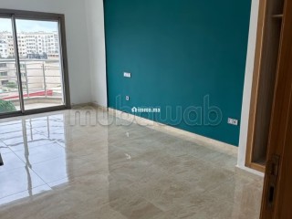 Appartement à louer à Bourgogne Ouest. 6 grandes pièces. Double vitrage et chauffage central - Appartement à louer - Casablanca