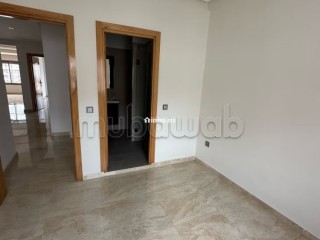 Appartement à louer à Bourgogne Ouest. 6 grandes pièces. Double vitrage et chauffage central - Appartement à louer - Casablanca