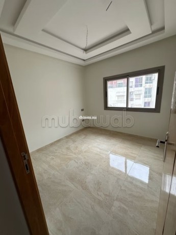appartement-a-louer-a-bourgogne-ouest-6-grandes-pieces-double-vitrage-et-chauffage-central-big-9