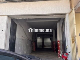 كراج للبيع مساحته 330م.م، بالضافة لكراج اخر مساحته 15م.م ملاصق للاول محفظين - Local commercial à vendre - Tanger