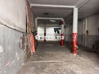 كراج للبيع مساحته 330م.م، بالضافة لكراج اخر مساحته 15م.م ملاصق للاول محفظين - Local commercial à vendre - Tanger