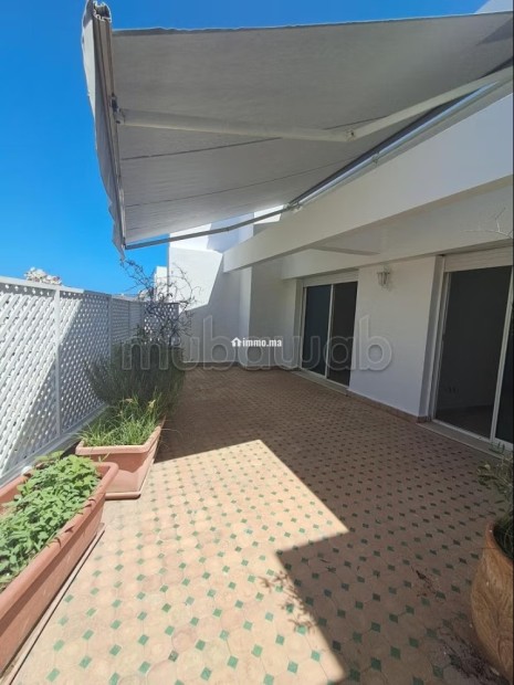 Bel apt avec terrasse, ensoleillé, dernier étage - Location Immobilier - Casablanca - photo 1