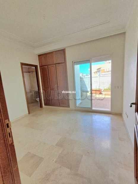Bel apt avec terrasse, ensoleillé, dernier étage - Location Immobilier - Casablanca - photo 2