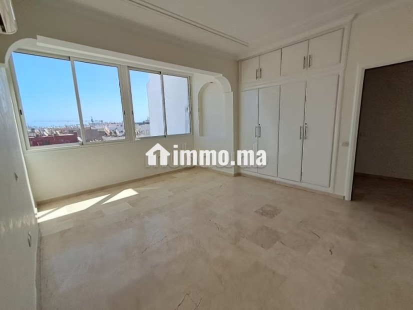 Bel apt avec terrasse, ensoleillé, dernier étage - Location Immobilier - Casablanca - photo 5