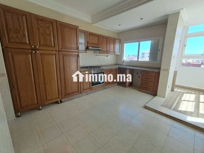 Bel apt avec terrasse, ensoleillé, dernier étage - Location Immobilier - Casablanca - photo 7