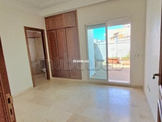 Bel apt avec terrasse, ensoleillé, dernier étage - Appartement à louer - Casablanca