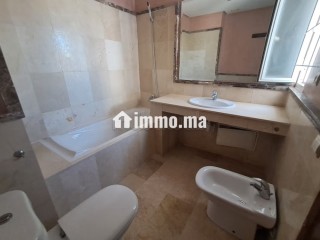 Bel apt avec terrasse, ensoleillé, dernier étage - Appartement à louer - Casablanca