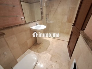 Bel apt avec terrasse, ensoleillé, dernier étage - Appartement à louer - Casablanca