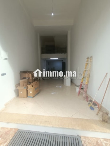 Beau local à vendre à Hay Lmkansa. Superficie 90 m². Porte sécurisée - Vente Immobilier - Casablanca - photo 4