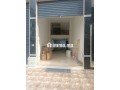 Beau local à vendre à Hay Lmkansa. Superficie 90 m². Porte sécurisée - miniature 3