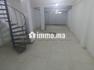 Beau local à vendre à Hay Lmkansa. Superficie 90 m². Porte sécurisée - Local commercial à vendre - Casablanca