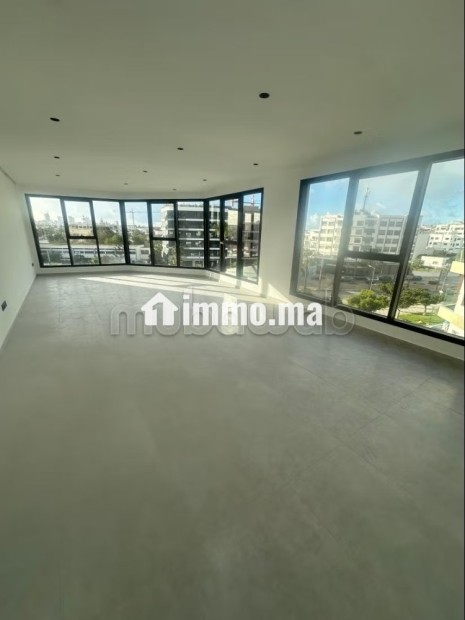 Beaux bureaux à louer à Tantonville. Superficie 66 m². Service de concierge et climatisation - Location Immobilier - Casablanca - photo 1