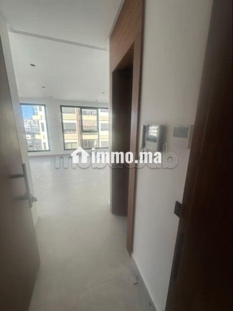 Beaux bureaux à louer à Tantonville. Superficie 66 m². Service de concierge et climatisation - Location Immobilier - Casablanca - photo 2