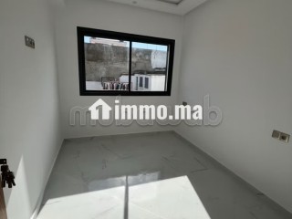 Appartement en vente à Guich Oudaya. 3 belles chambres. Porte blindée, sécurité - Appartement à vendre - Rabat