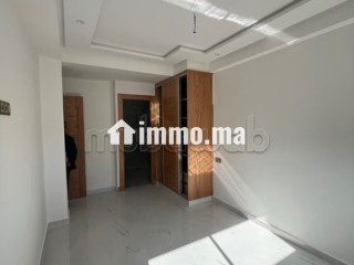 Appartement en vente à Guich Oudaya. 3 belles chambres. Porte blindée, sécurité - Appartement à vendre - Rabat